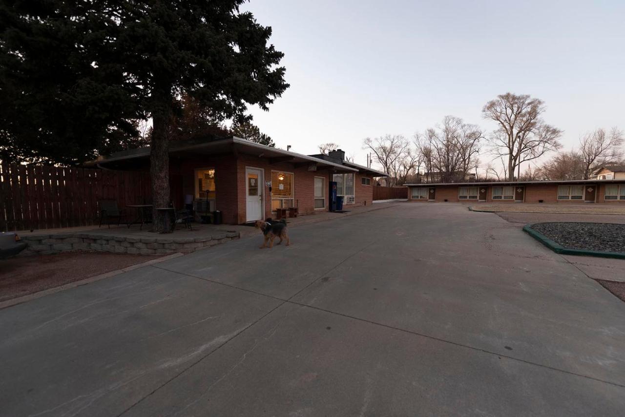 Cedar Inn McCook Exterior photo