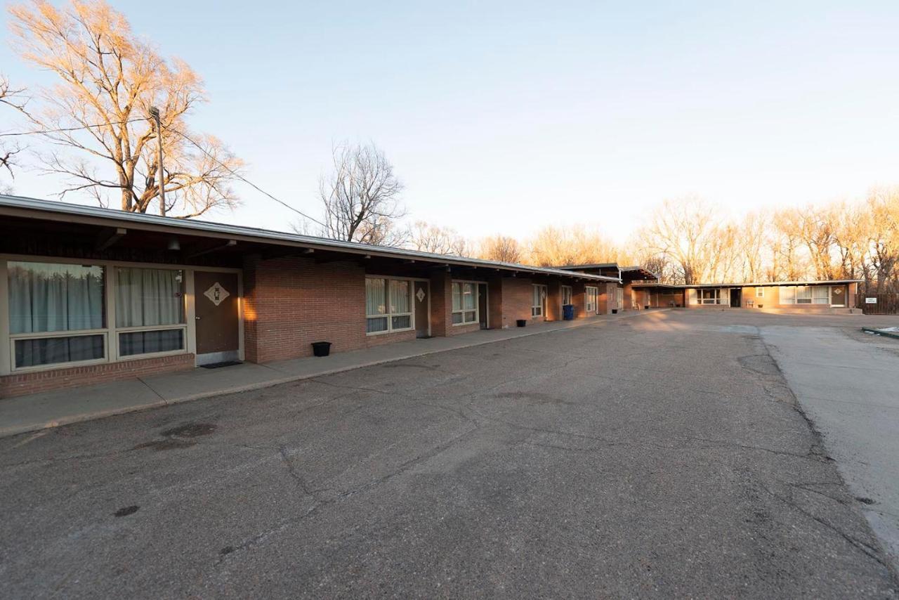 Cedar Inn McCook Exterior photo