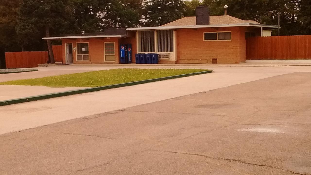 Cedar Inn McCook Exterior photo